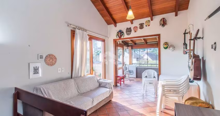Cobertura de 3 dormitórios e 2 vagas, com elevador no bairro petrópolis!