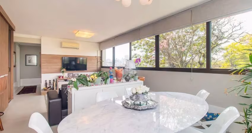 Apartamento de 90m² de área privativa totalmente mobiliado e decorado por arquiteto com móveis planejados de ótimo acabamento a venda no bairro petrop