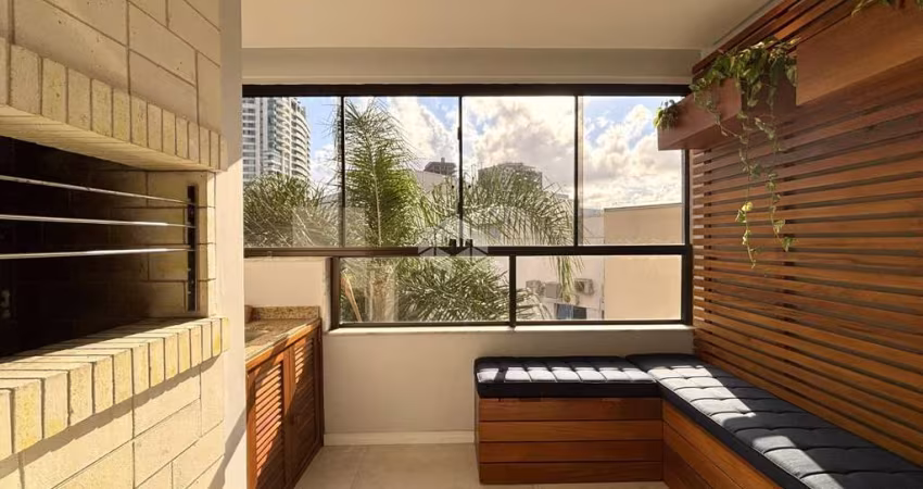 Apartamento a venda desocupado semi mobiliado com  2 dormitórios com 1 suíte e 1 vaga  no Condominio Les Halles na Nilo Pecanha