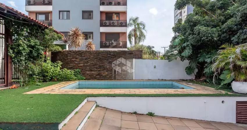 Casa com 160m² e 3 dormitórios, 1 suíte, 3 vagas no bairro passo da areia em porto alegre