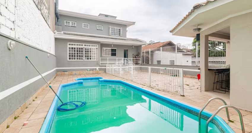 Casa Espaçosa com 4 Dormitórios e Piscina no São Sebastião