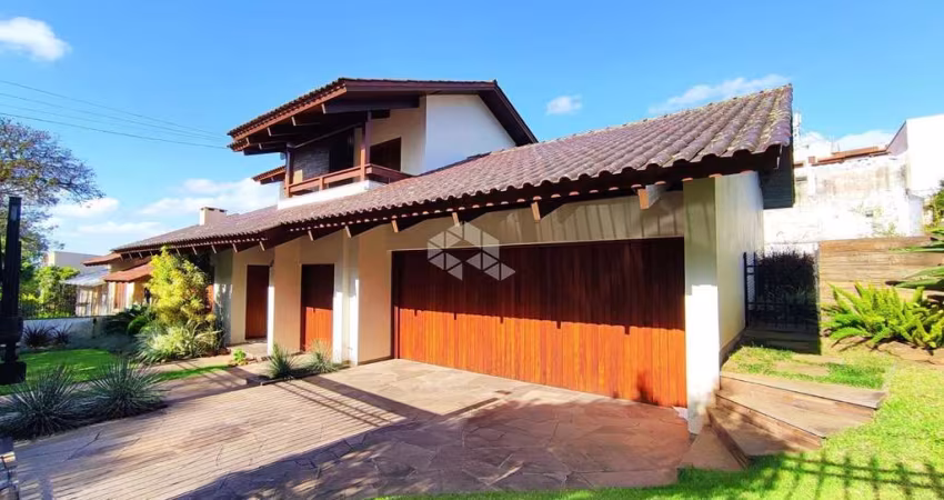 Casa 03 dormitórios e 5 vagas com 300m² no bairro São Sebastião