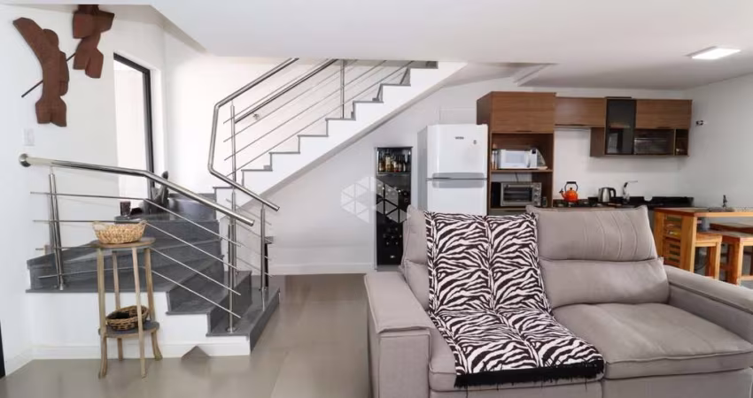 Casa sobrado com 3 suites duas vagas cobertas no bairro Igara