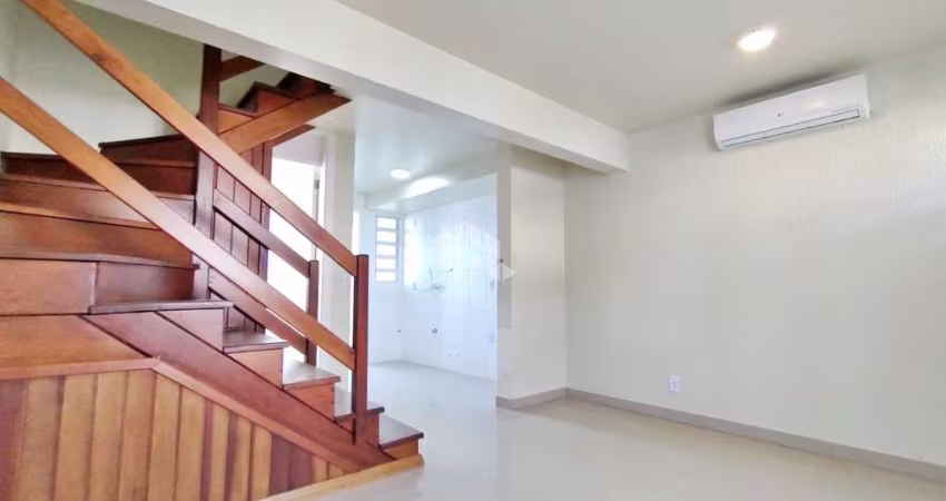 Ótima Casa sobrado em condomínio com 03 dormitórios no bairro Sarandi em Porto Alegre
