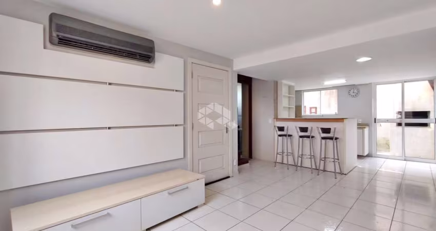 Casa em Condomínio de 03 dormitórios  com 84m² privativos e vaga no Jardim Itu - Porto Alegre