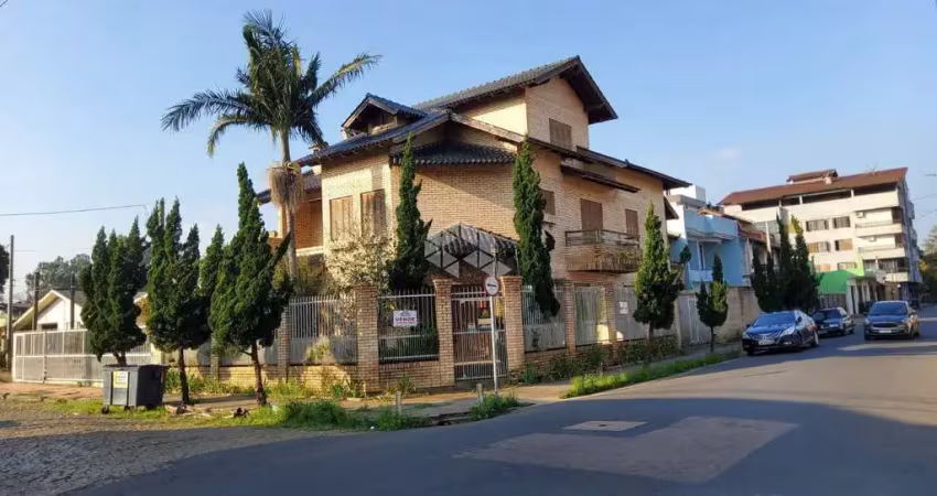 Casa 394,58m² com 3 Quartos e 4 Banheiros em Cachoeirinha