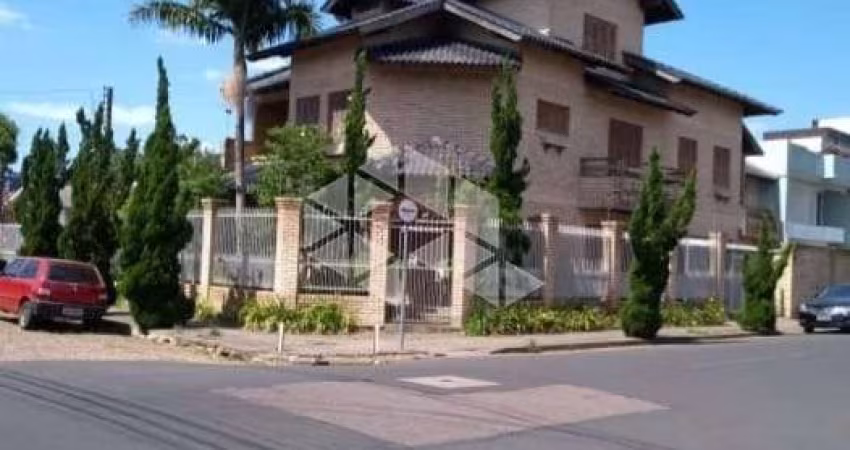 Casa 394,58m² com 3 Quartos e 4 Banheiros em Cachoeirinha