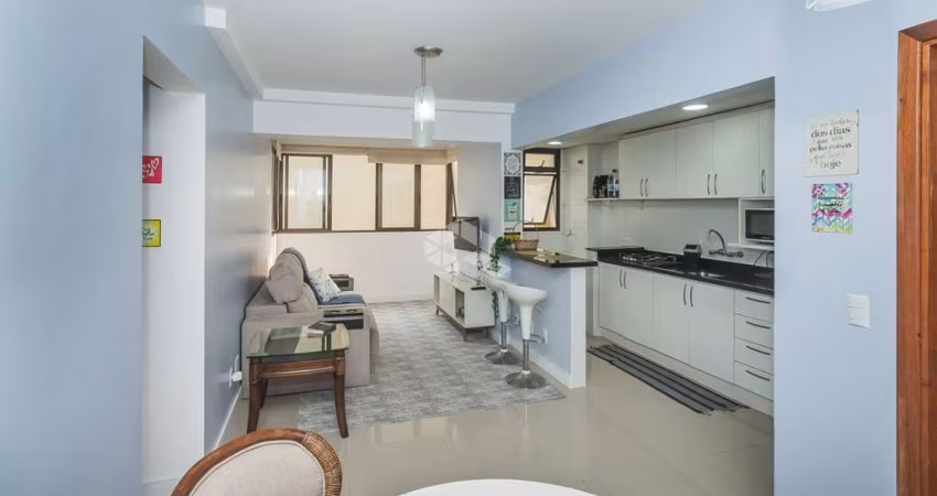 Excelente apartamento de 2 dormitórios com vaga escriturada na Cidade Baixa.