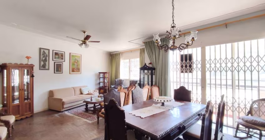 Apartamento 149m², PORTEIRA FECHADA, com 4 Dormitórios no Bairro Petrópolis Com elevador e 2 vagas escrituradas