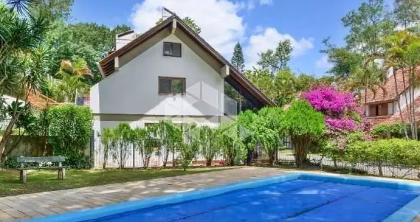 Casa sobrado no condomínio santa mônica em ipanema de 5 dormitórios.