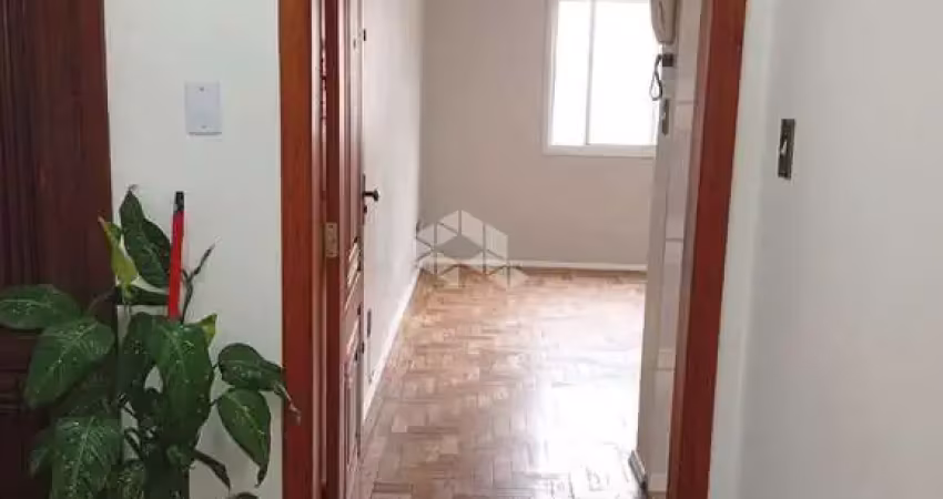Apartamento 3 dormitórios com vaga de garagem próximo à orla do guaíba