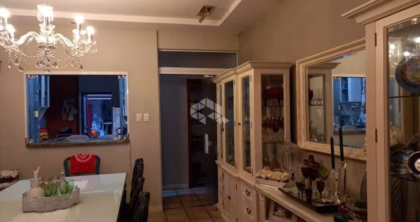 Casa à venda na Cidade Baixa com 5 quartos e amplo espaço de lazer