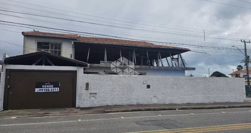 Casa com Terreno à Venda com 320,00m² área, por R$1.400,000 Balneário/Estreito - Florianópolis - SC