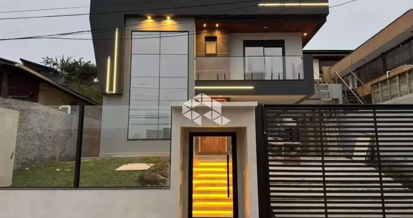 CASA DE ALTO PADRÃO COM 3 SUÍTES
