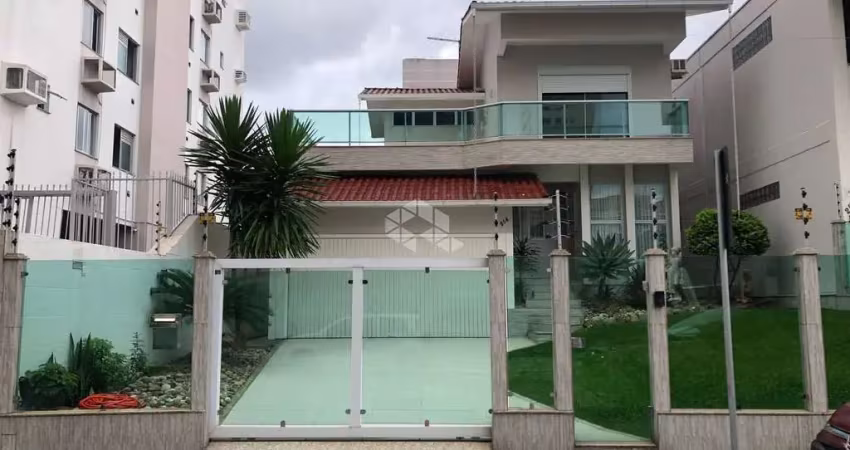 Casa com 320m² privativos em Campinas-SJ