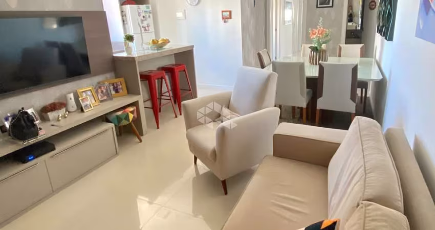 Apartamento reformado 3 dormitórios na Rua Antônio Scherer Kobrasol