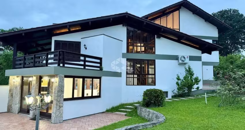 Casa em condomínio fechado com 4 quartos à venda no cacupé, florianópolis por r$ 2.900.000
