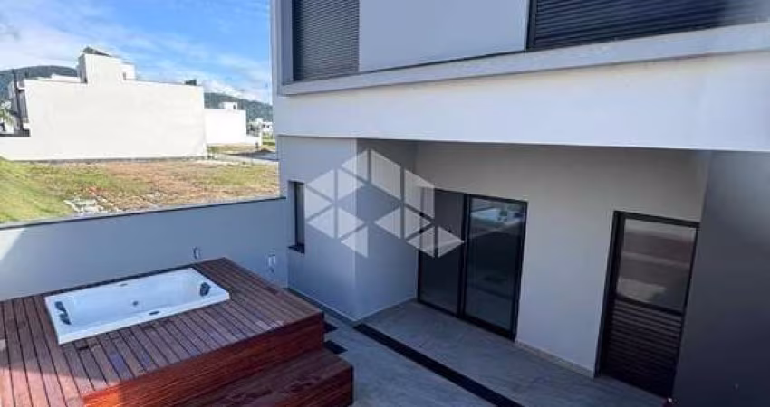 Casa em Pedra Branca _Palhoça, com jacuzzi e 3 suites.