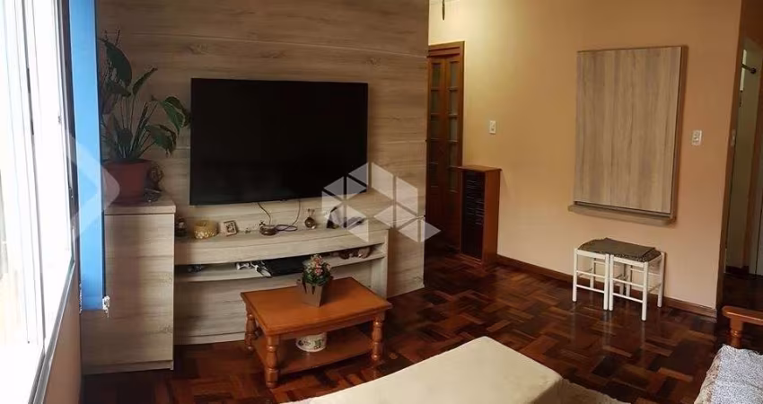 Apartamento 2 dormitórios, 2 banheiros com box e  totalmente reformado.