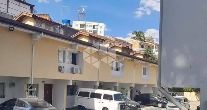 CASA EM CONDOMINIO FECHADO 2 DORMITORIOS NA VILA SANTOS