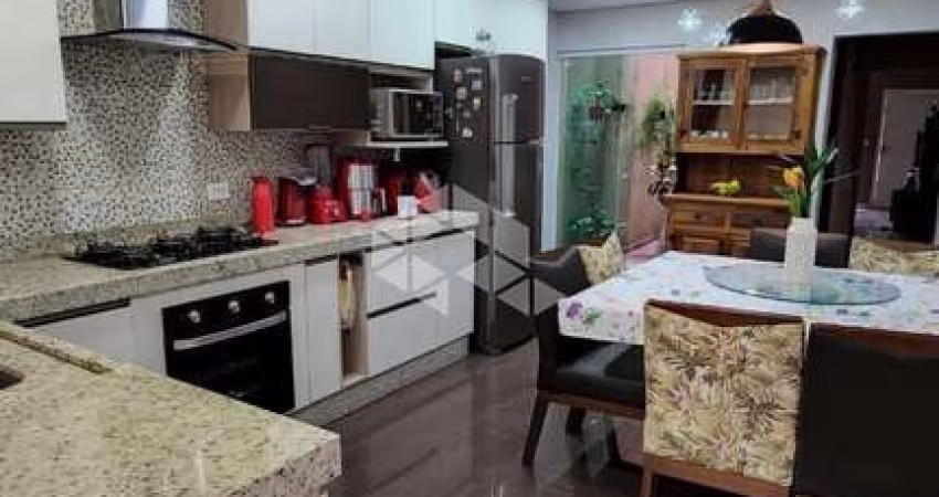 Sobrado á venda no Jardim Laone !!
