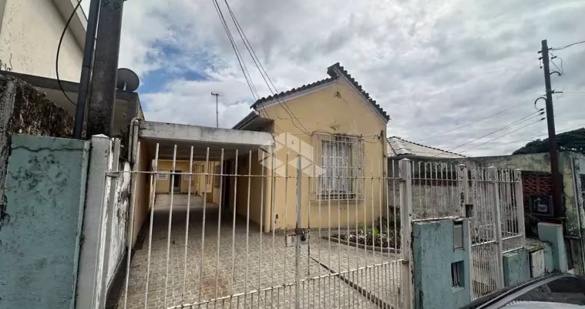 Casa velha a venda na vila nivi, proximo da avenida gustavo adolfo
