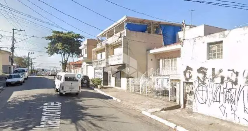 Terreno com um pequeno declive para venda no bairro da vila medeiros