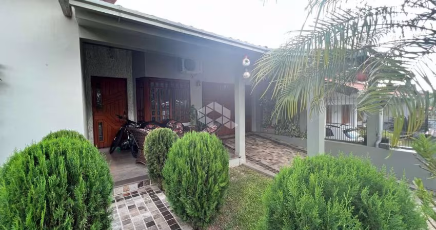 Casa com 03 dormitórios, sendo uma suíte, à venda no Bairro São Cristóvão em Lajeado