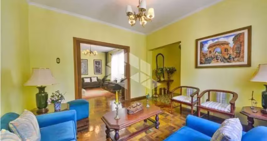 Casa com 3 quartos à venda na Avenida Pirapó, 131, Petrópolis, Porto Alegre