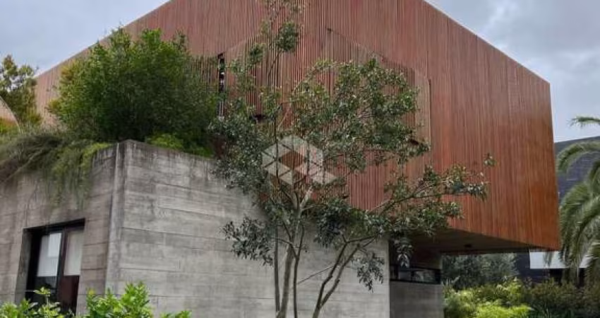 Casa estilo uruguaio com 3 suítes no Ponta da Figueira