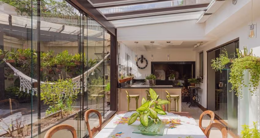 Casa com 4 dormitórios, sendo 2 suítes 4 vagas e 520m2 no bairro Boa Vista