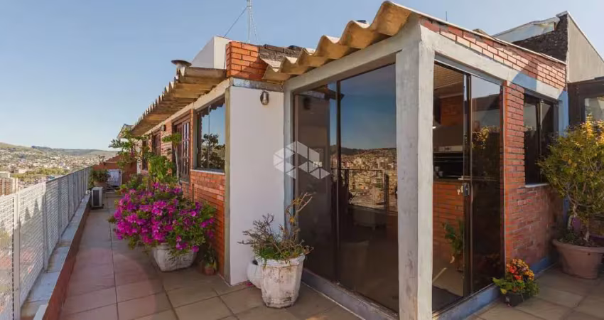 Cobertura oda reformada com linda vista e ótima localização!