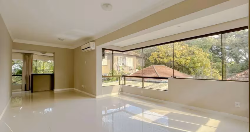 Seu novo lar em Petrópolis - amplo, iluminado e na melhor localização!