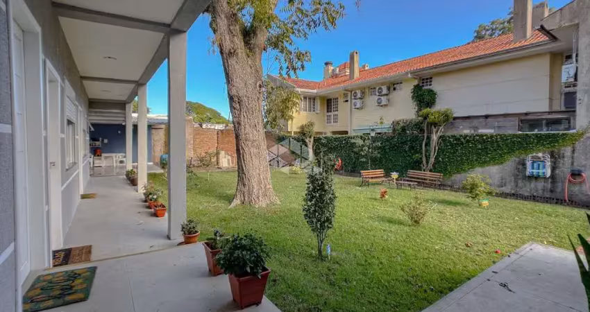 Exclusiva casa térrea com 7 dormitórios e amplo terreno