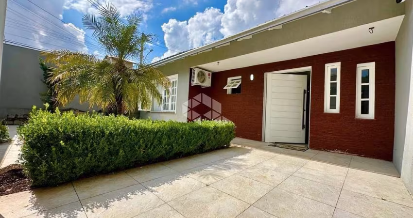 Casa com 3 dormitórios, 2 vagas de garagem e piscina no bairro Nossa Senhora das Graças em Canoas