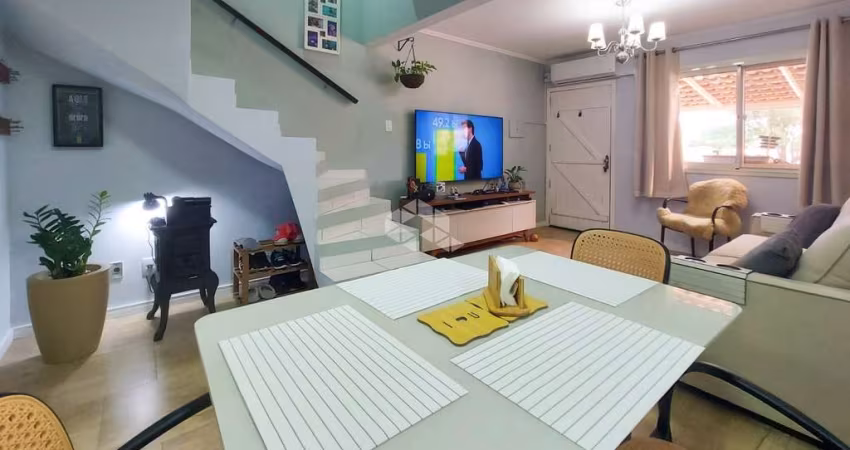 Sobrado em condomínio com104m² , 2 quartos e 1 vaga de garagem - Bairro Rio Branco - Canoas RS.