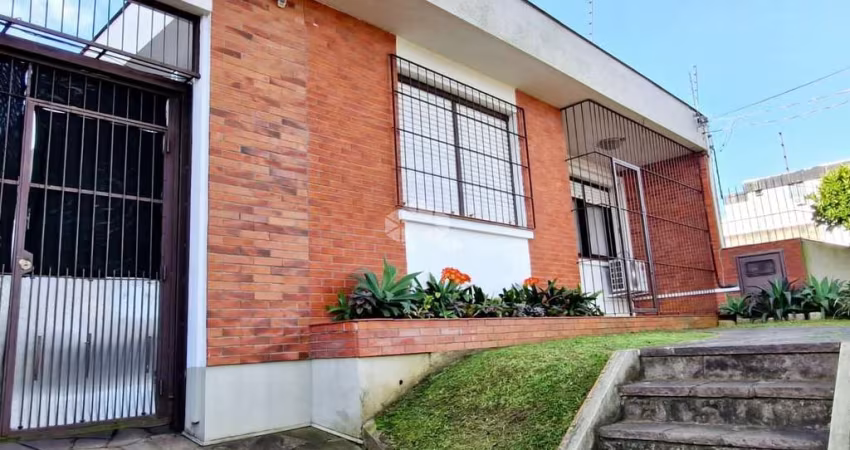 Duas casas  térres 4 dormitórios, 179 m² privativo, bairro Jardim do Salso - POA