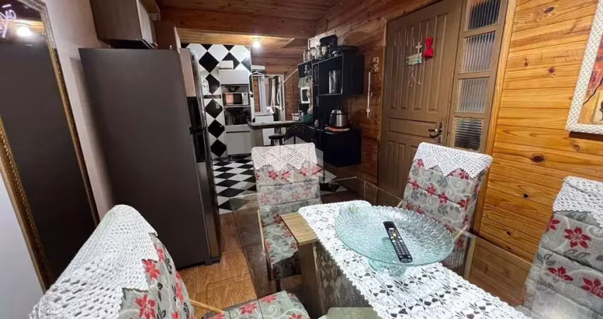 Imóvel com 3 casas no terreno, medindo área total de 167,05m² e privativa 187,26m²-