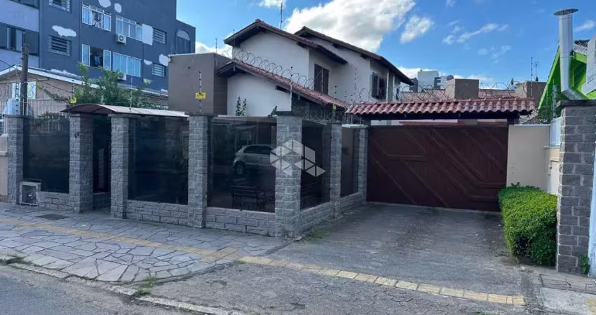 Sobrado de 138 m2  em condomínio fechado com 3 quartos sendo 1 suíte no centro de canoas.