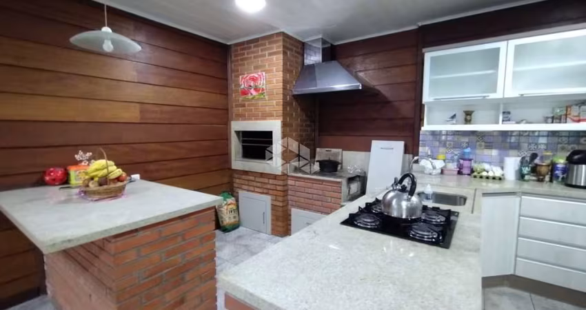 Casa com 3 quartos,com Suíte e Espaço Gourmet - Amplo Terreno com Potencial de Lazer