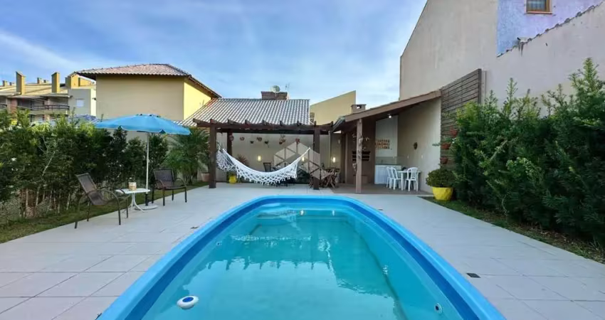 Casa de esquina com 2 terrenos com 5 quartos e piscina na praia de capão noo