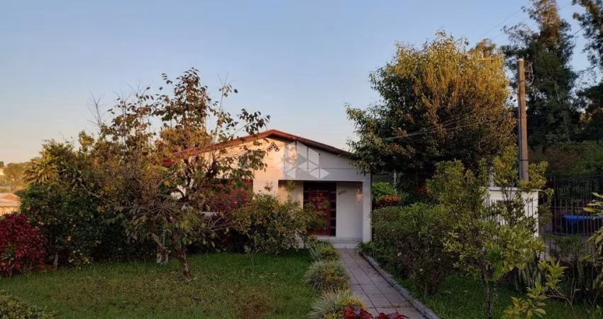 Casa Térrea com 4 Dormitórios em Terreno de 561,92 m² - Petropolis / Novo Hamburgo