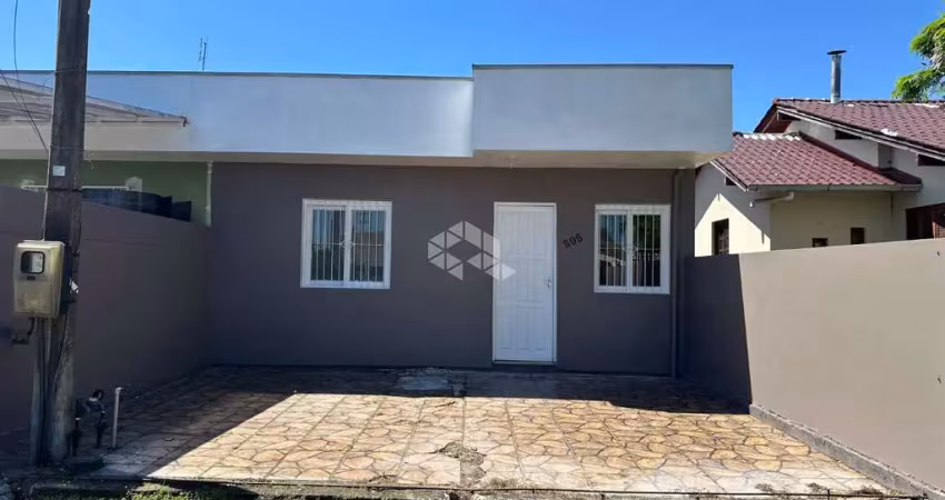 Casa térrea 2 dormitórios, 2 vagas de carro, bairro olaria, canoas