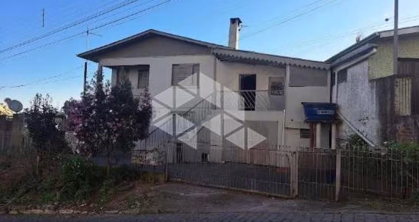 Casa de 02 pavimentos no Bairro Industrial em Farroupilha