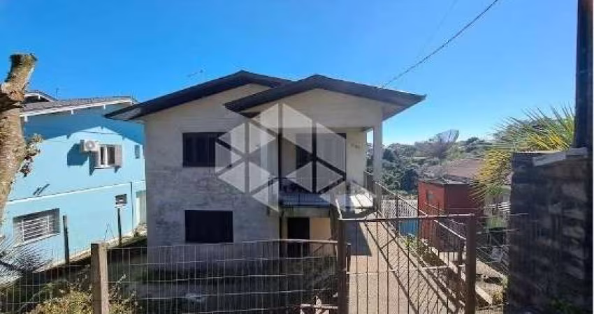 Casa com 02 moradias no Bairro Bela Vista em Farroupilha