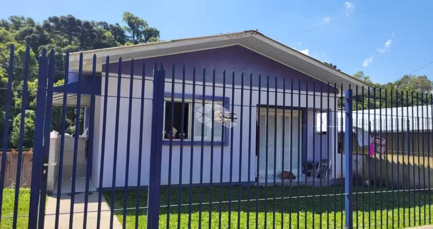 Casa com dois quartos, sala e cozinha, banheiro área de serviço, área total 63 m²