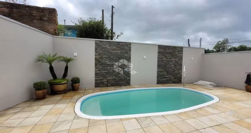 Sobrado no bairro primeiro de maio com 2 dormitórios, área gourmet com piscina.