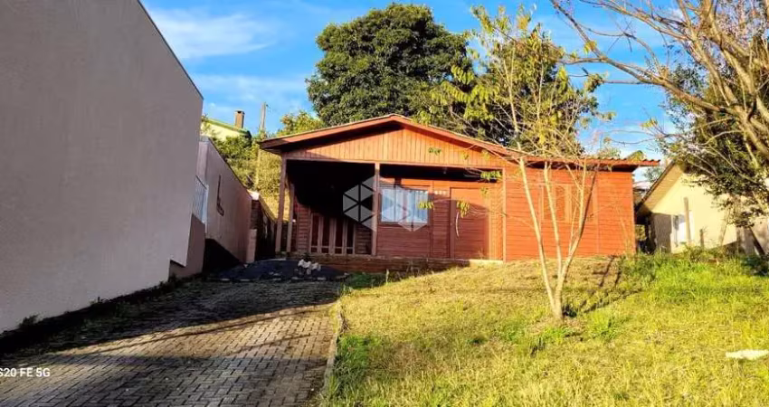 Casa de madeira com 03 dormitórios no bairro são josé