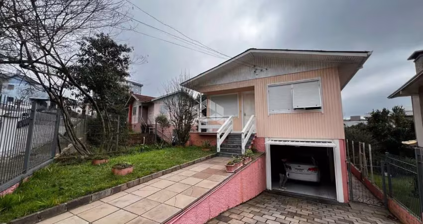 Casa com 3 dormitórios sendo uma suíte, no bairro vicentina em farroupilha/rs