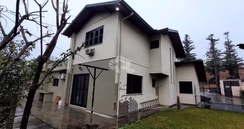 Um linda casa  de 2 pisos no imigrante, farroupilha